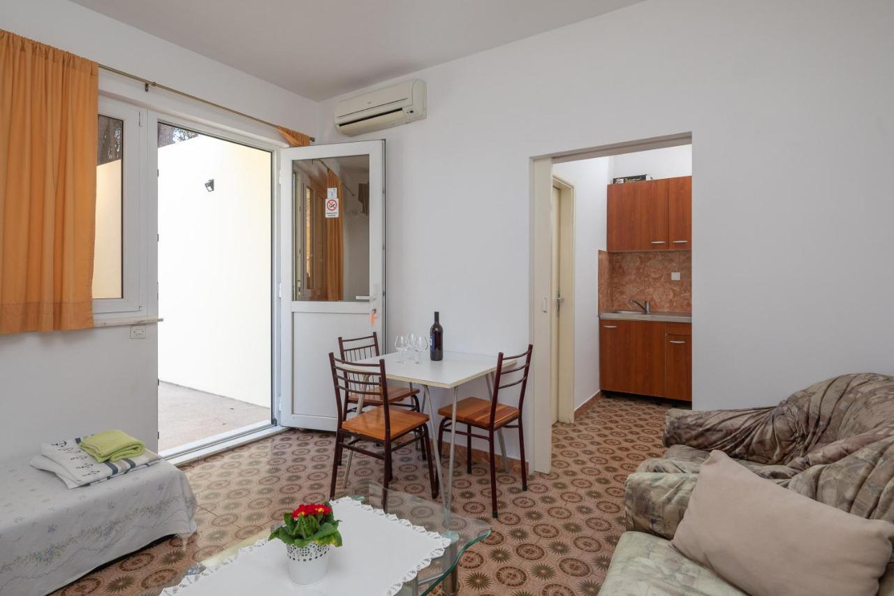 Beach Apartments "Bili Cvitak" Duće エクステリア 写真